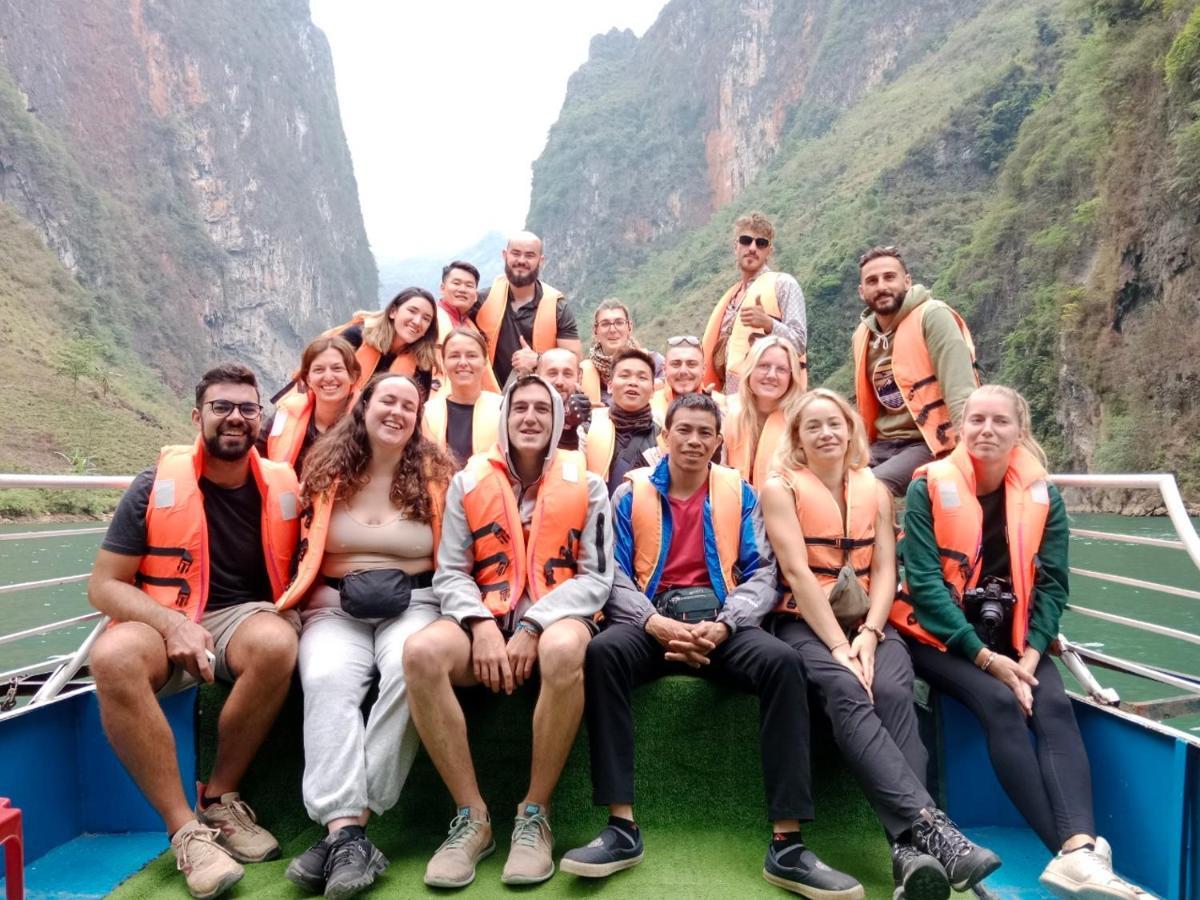 Ha Giang Safari Hostel & Motorbikes Екстериор снимка