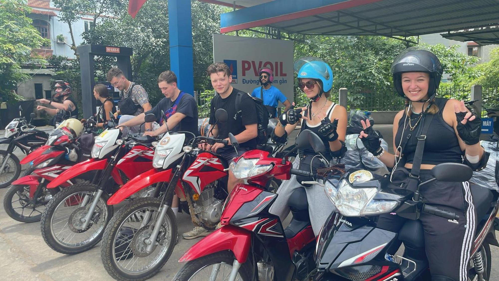 Ha Giang Safari Hostel & Motorbikes Екстериор снимка
