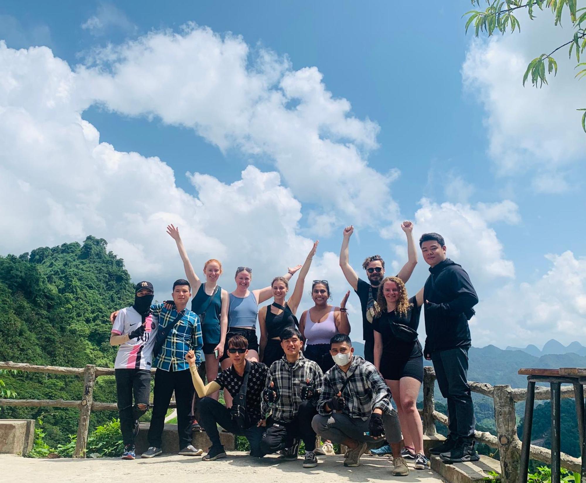 Ha Giang Safari Hostel & Motorbikes Екстериор снимка