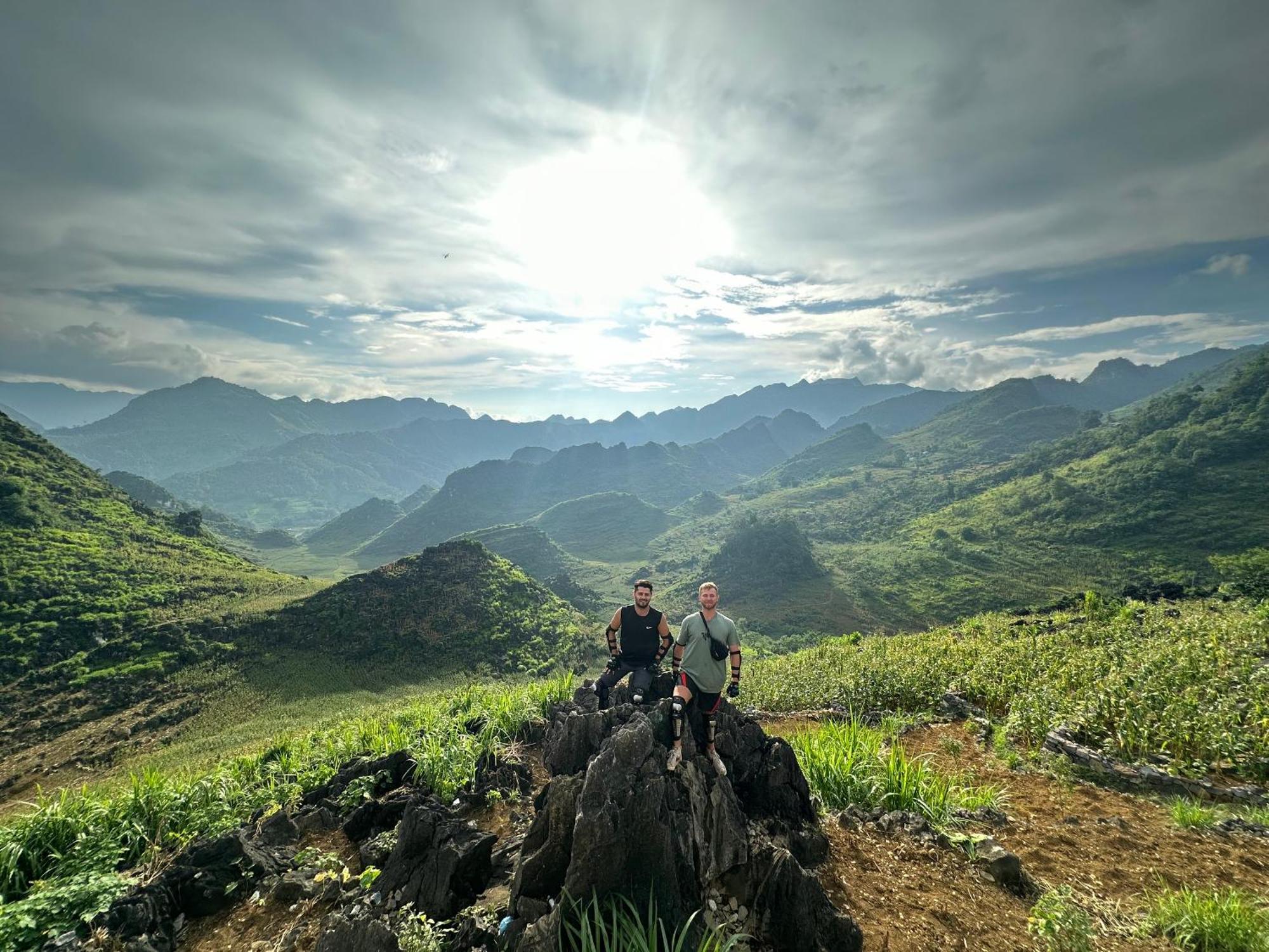 Ha Giang Safari Hostel & Motorbikes Екстериор снимка