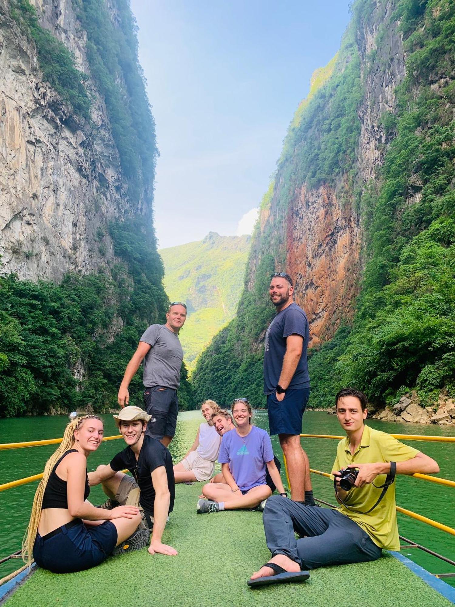 Ha Giang Safari Hostel & Motorbikes Екстериор снимка