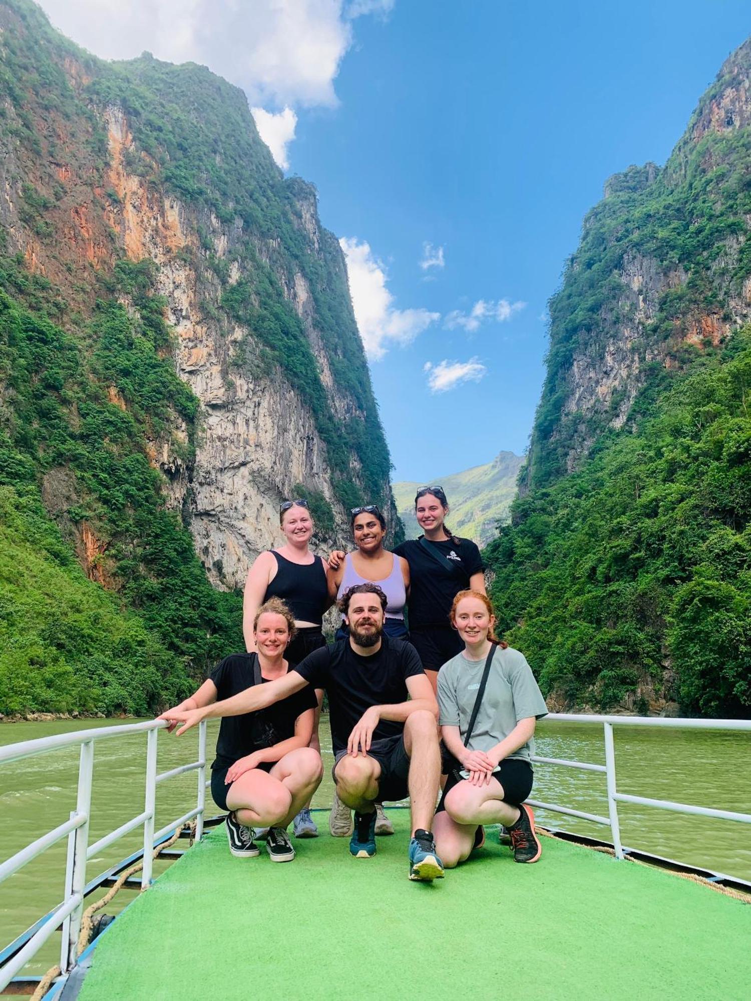Ha Giang Safari Hostel & Motorbikes Екстериор снимка
